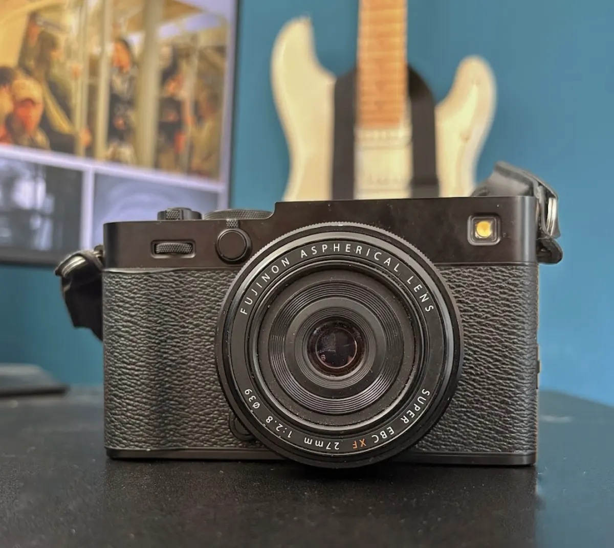 The Fujifilm X-E5 with the XF 27mm pancake lens